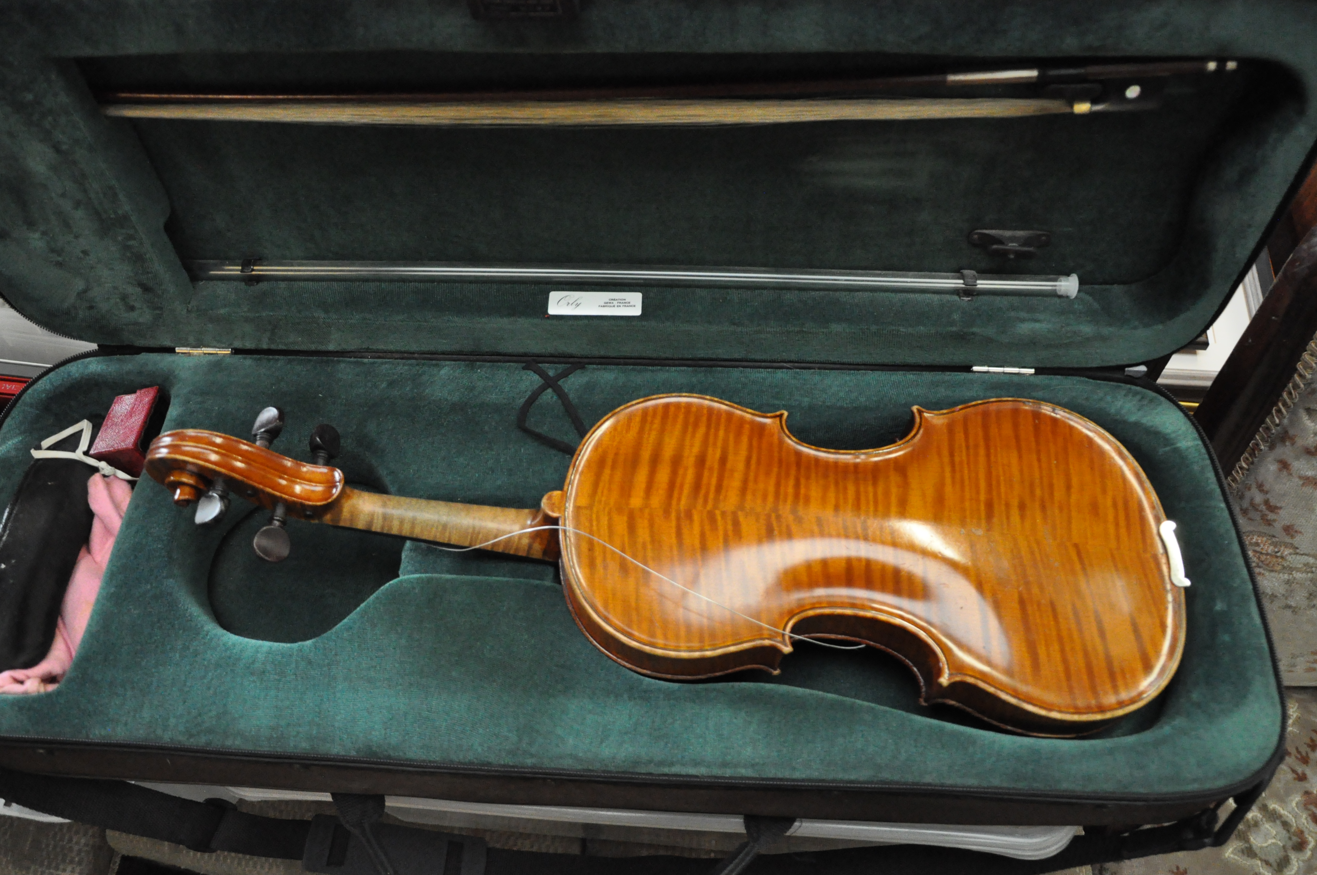 A Garrodus violin with bow in case. Measures; 58cm. - Image 3 of 15