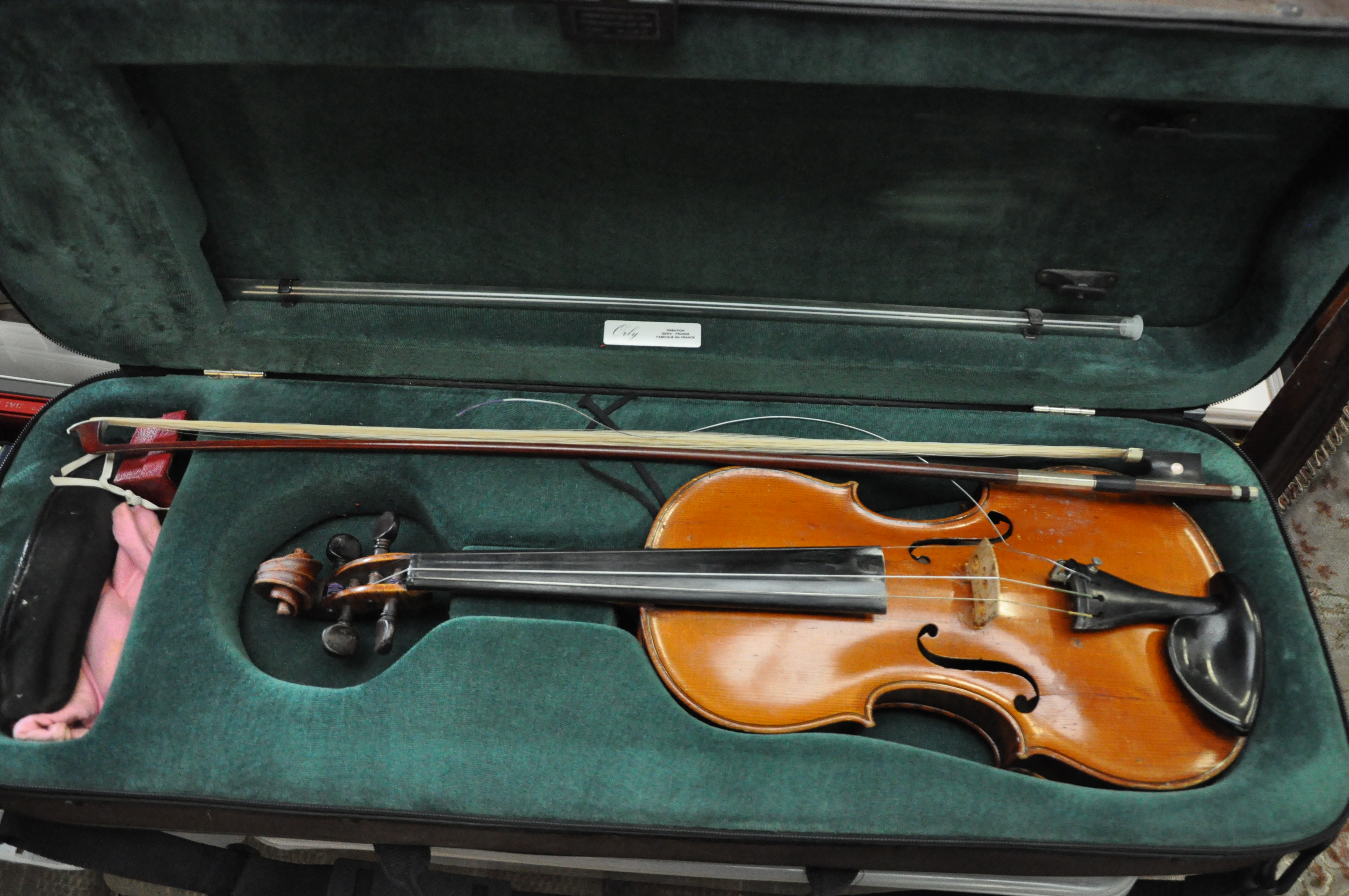 A Garrodus violin with bow in case. Measures; 58cm. - Image 4 of 15