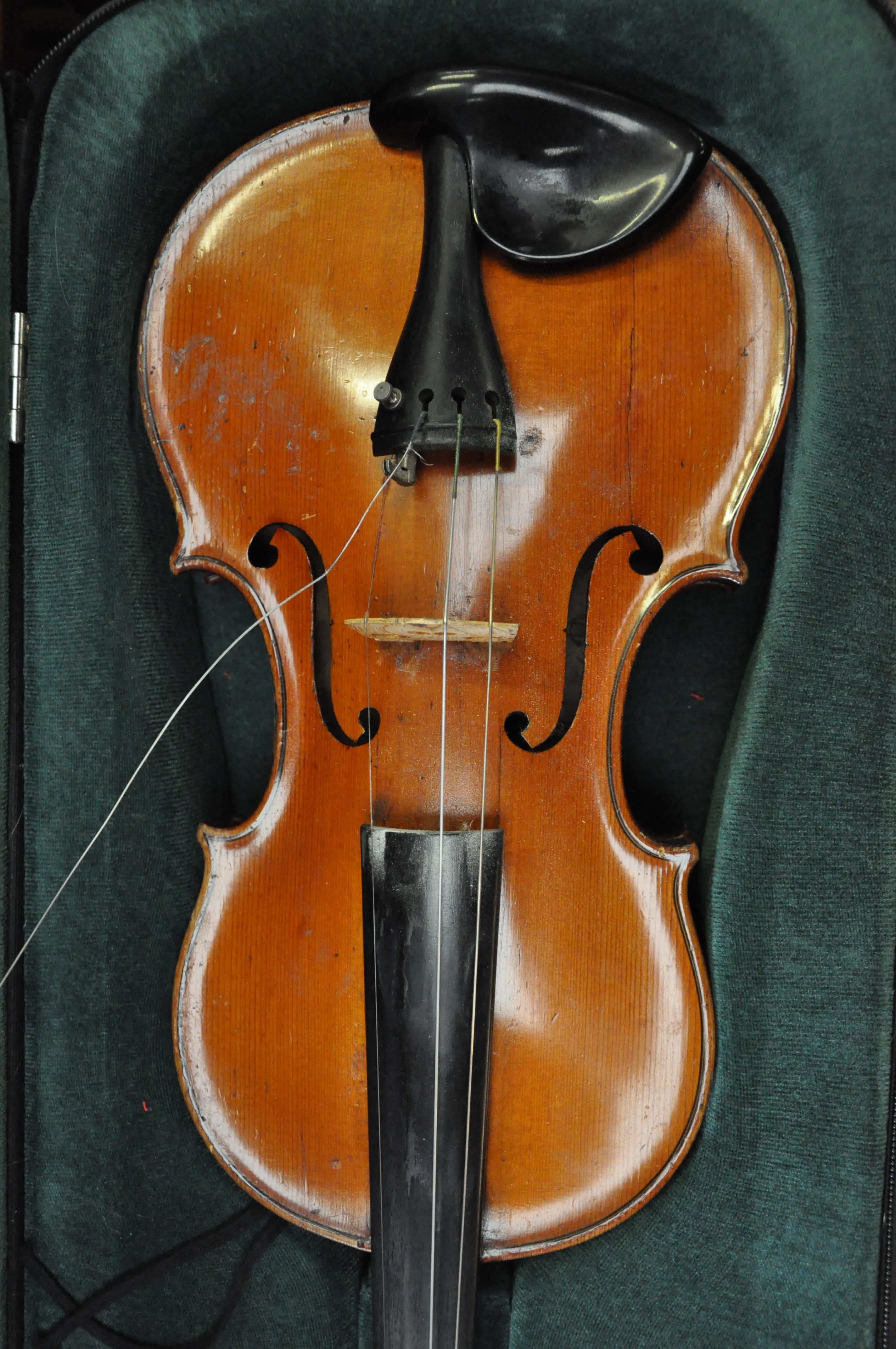 A Garrodus violin with bow in case. Measures; 58cm. - Image 5 of 15