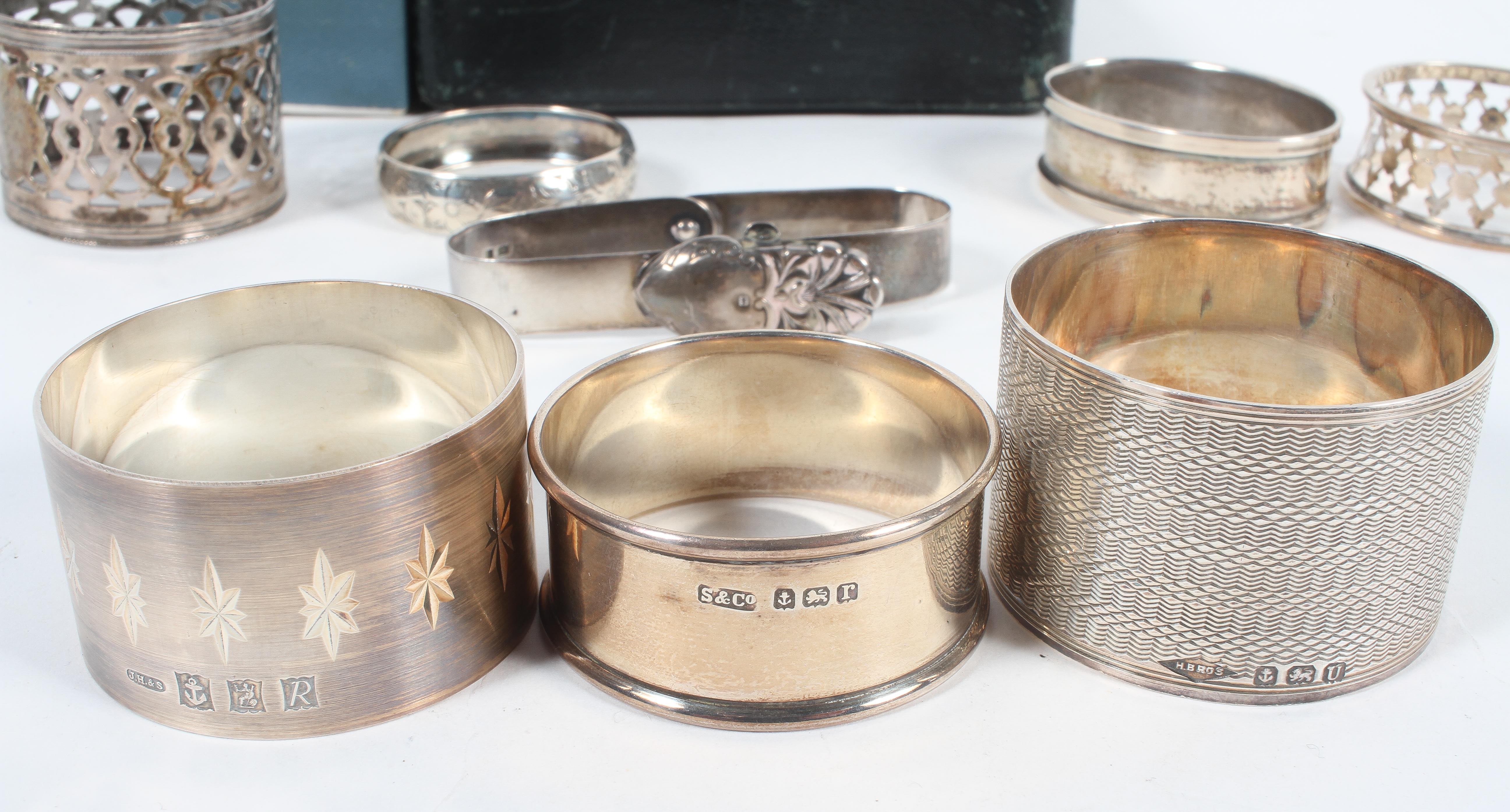 A collection of napkin rings, to include a Britannia Standard matted and bright cut example, - Image 2 of 2