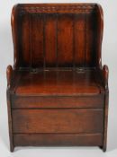 An 18th century style oak settle, of small proportions,