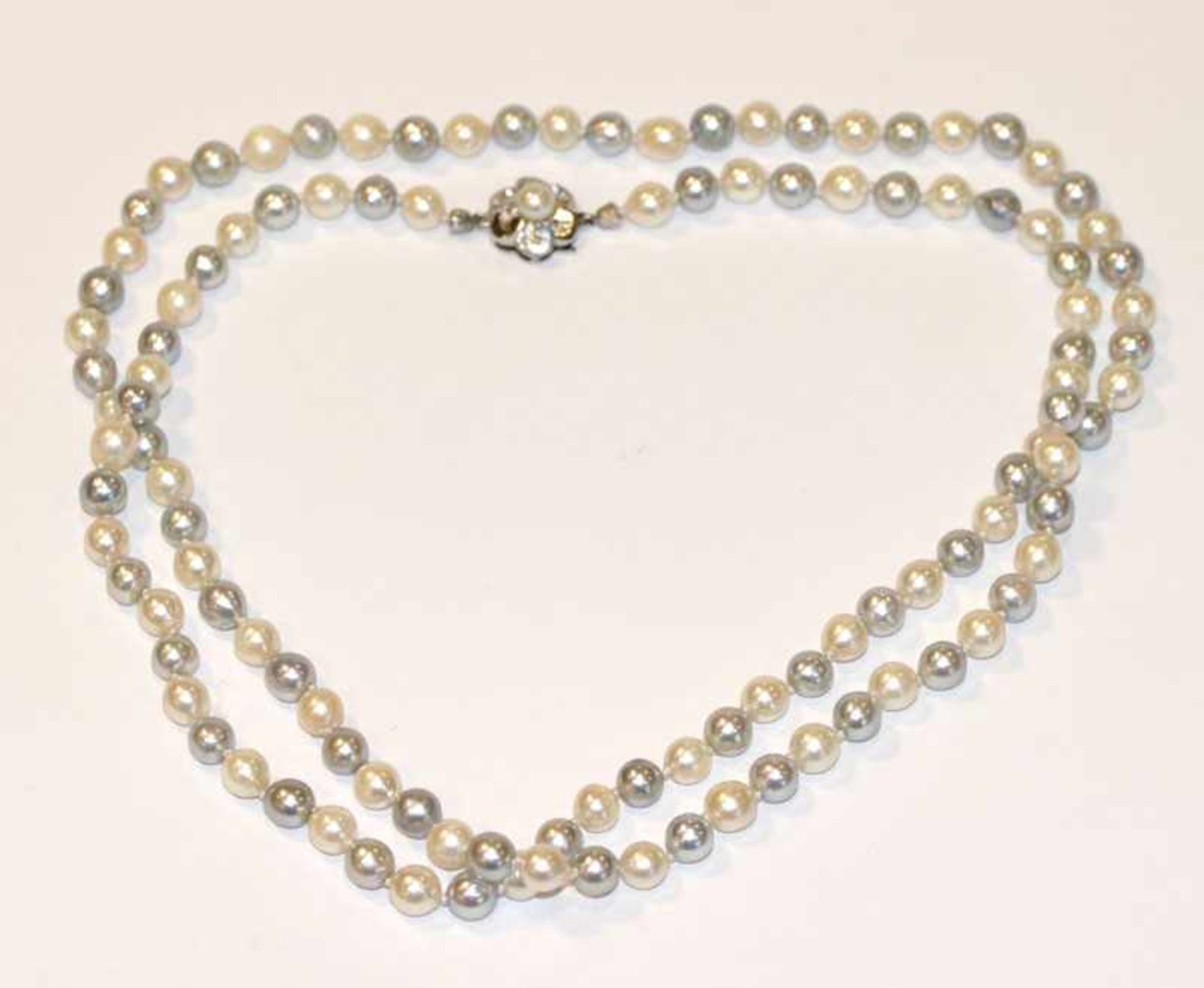 Perlenkette, weiß/grau mit Silberschließe, L 84 cm