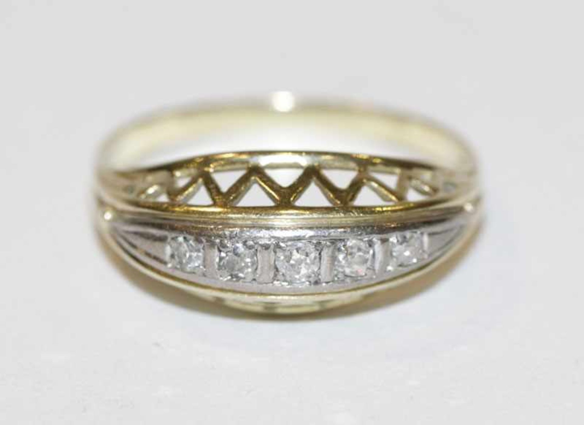 14 k Gelbgold Ring mit 5 in Weißgold gefaßten Diamanten, Gr. 64