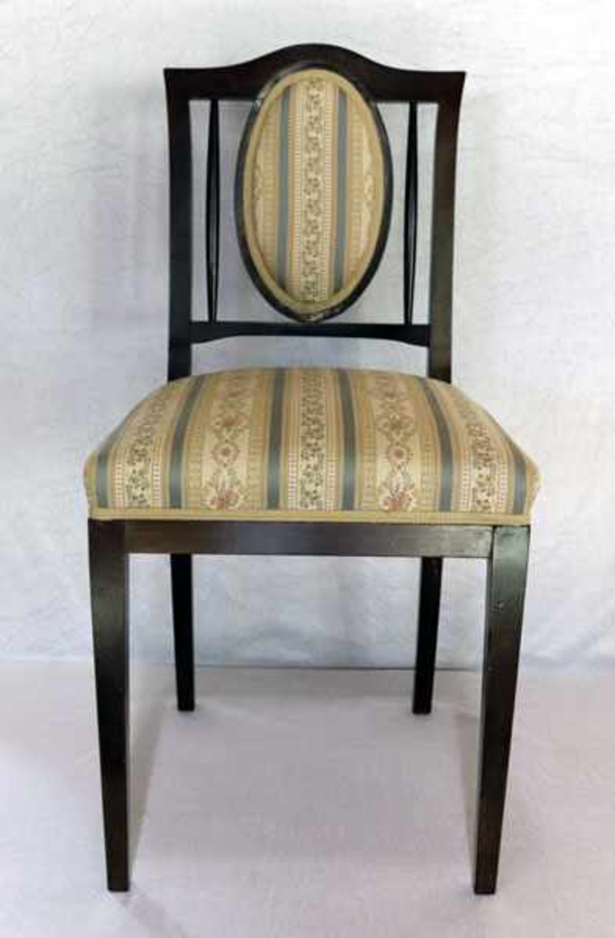 Holzstuhl, Sitz und Lehne gepolstert und beige/blau/floral bezogen, H 88 cm, B 43 cm, T 42 cm,