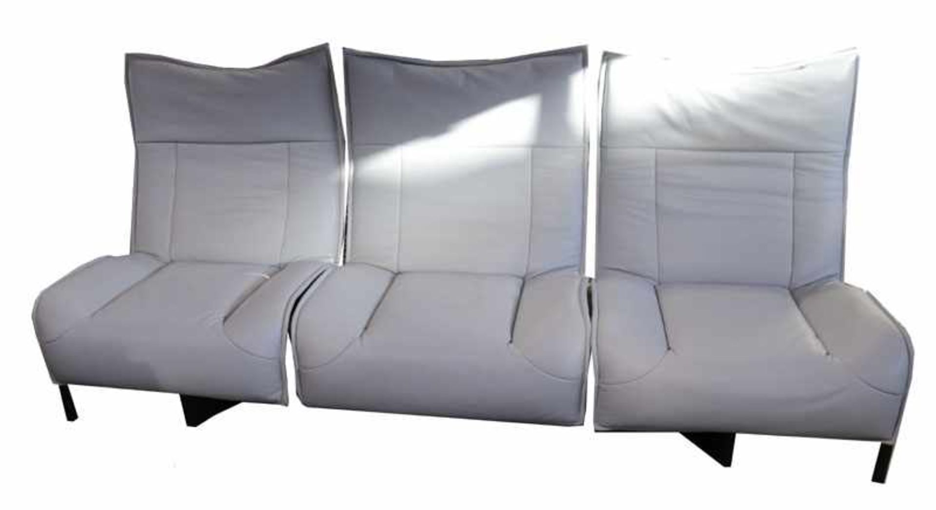 Designer Couch, 3-Sitzer mit grauem Leder bezogen, H 112 cm, B 254 cm, T 87 cm, Gebrauchsspuren,