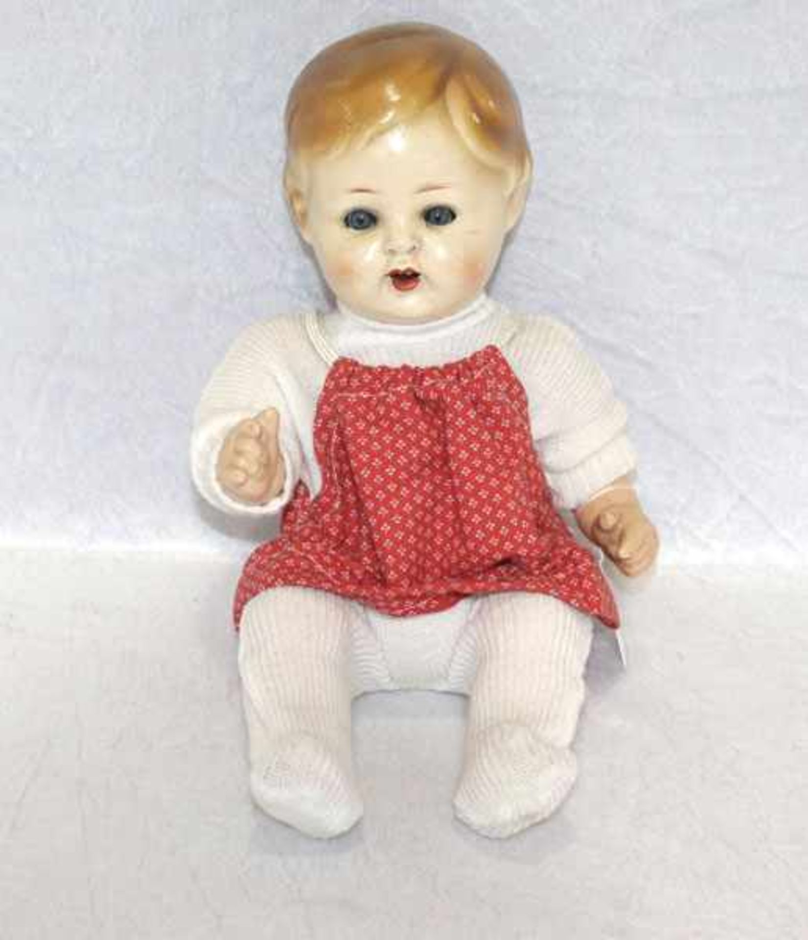 Puppe, gemarkt KW 9, bekleidet, bespielt, L 38 cm
