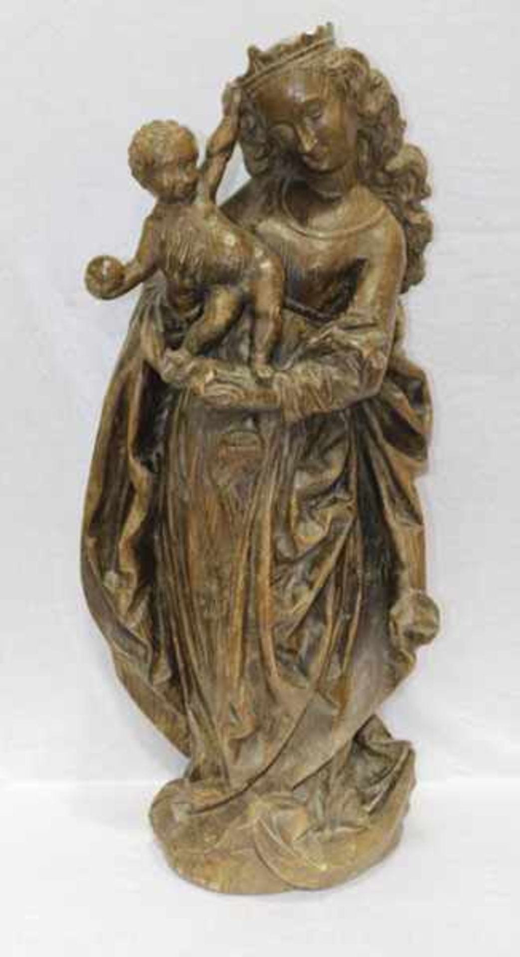 Holz Figurenskulptur 'Maria mit Kind', dunkel gebeizt, 19. Jahrhundert, sehr schön geschnitzt, H 103