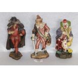 2 Holz Figurenskulpturen 'Pantalone' und 'Giangurgolo', H 26/27,5 cm, und 'Musizierender Clown', H