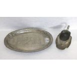 Kayserzinn Schale mit reliefiertem Entendekor, L 41 cm, B 26,5 cm, und Sauciere, H 11 cm, L 24 cm,