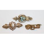 3 Broschen um 1900, div. Materialien, feine Handarbeit, B 3/4 cm, Tragespuren