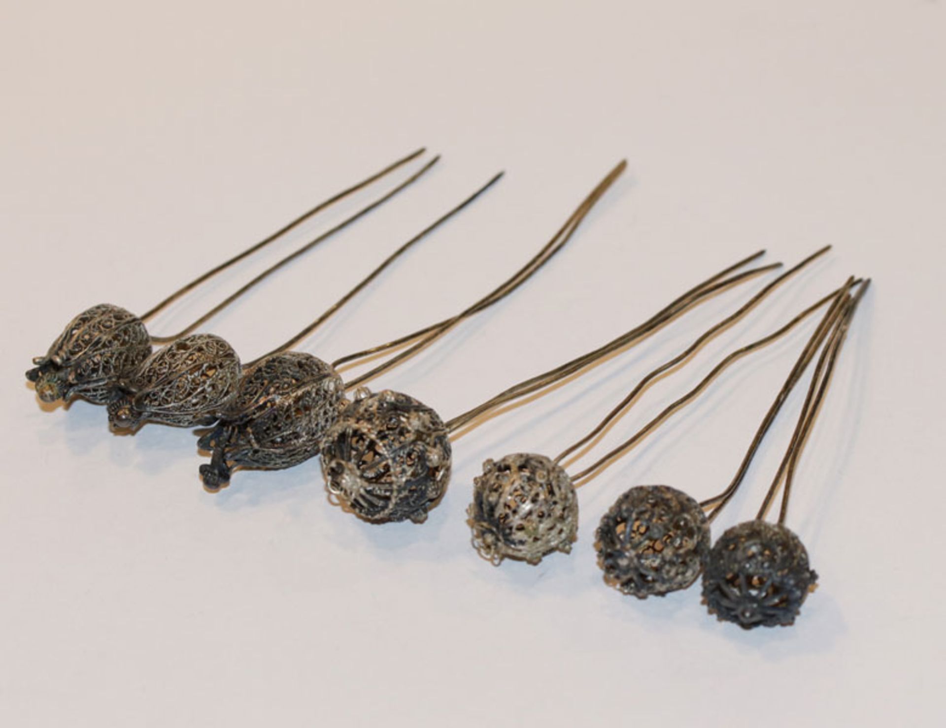 Konvolut von 7 verschiedenen, filigranen Silber Haarnadeln, altersbedingter Zustand
