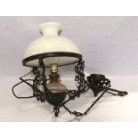 Petroleum Hängelampe, Gußeisen mit Milchglasschirm, nachträglich elektrifiziert, um 1900, H 80 cm, D