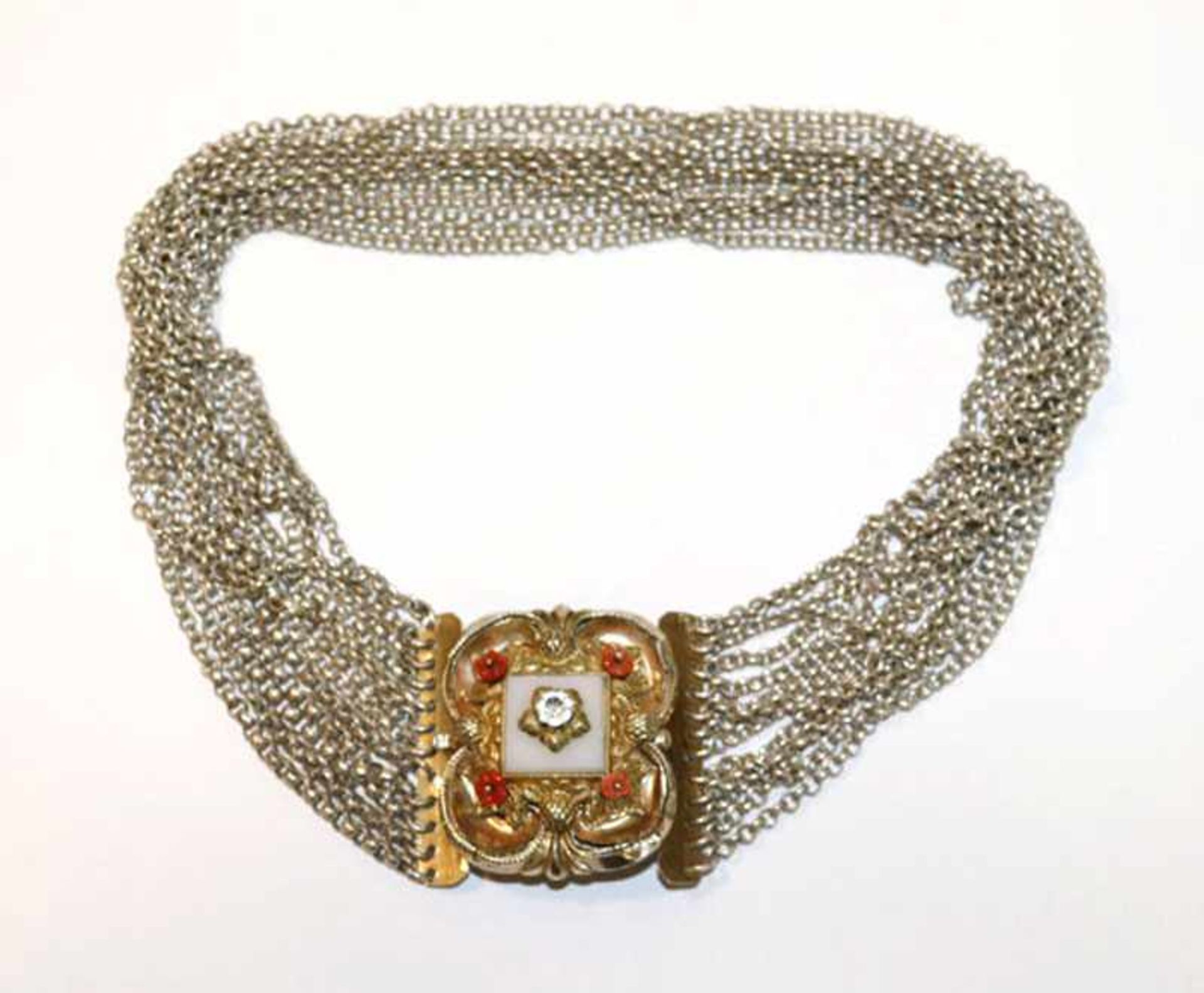 Silber Kropfkette, 12-reihig, Schließe mit Restvergoldung und Reliefvezierung und Korallenblüten,