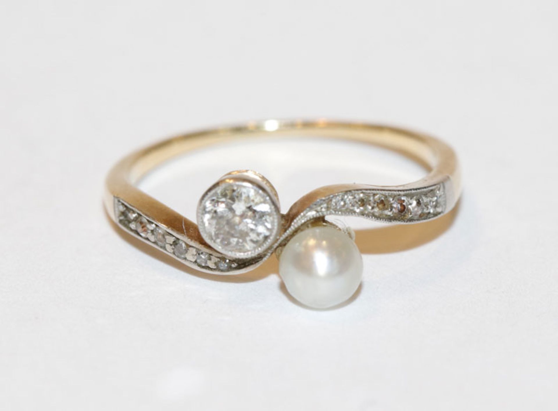 14 k Gelbgold (geprüft) Ring mit Diamanten und Perle, um 1900, Gr. 55