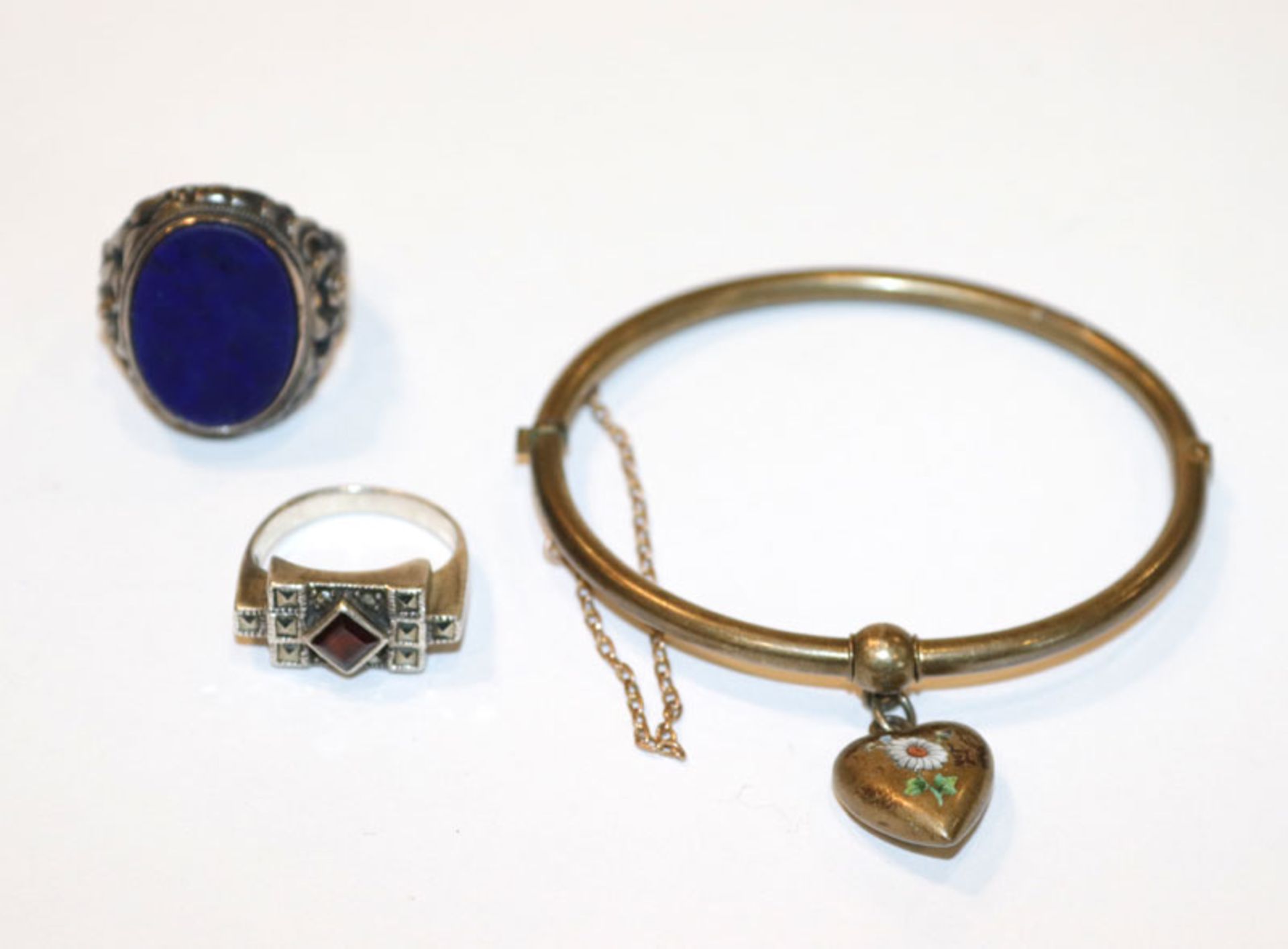 Silber Schmuck-Konvolut: Herren Ring mit Lapislazuli, Gr. 62, Damen Ring mit Markasiten, Gr. 54, und