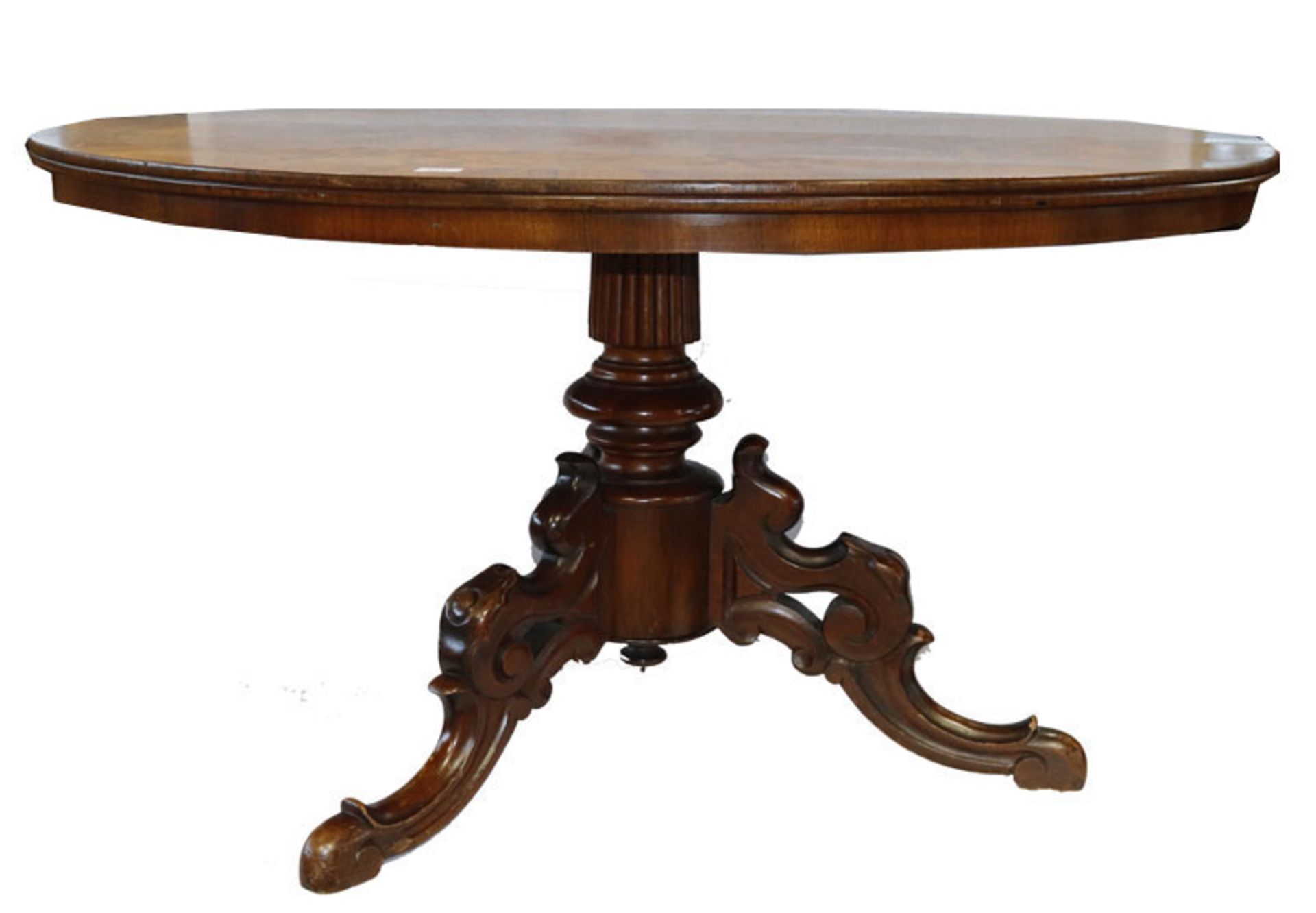 Ovaler Tisch auf Mittelfuß mit 3 beschnitzten Beinen, H 67 cm, B 125 cm, T 94 cm, Gebrauchsspuren,