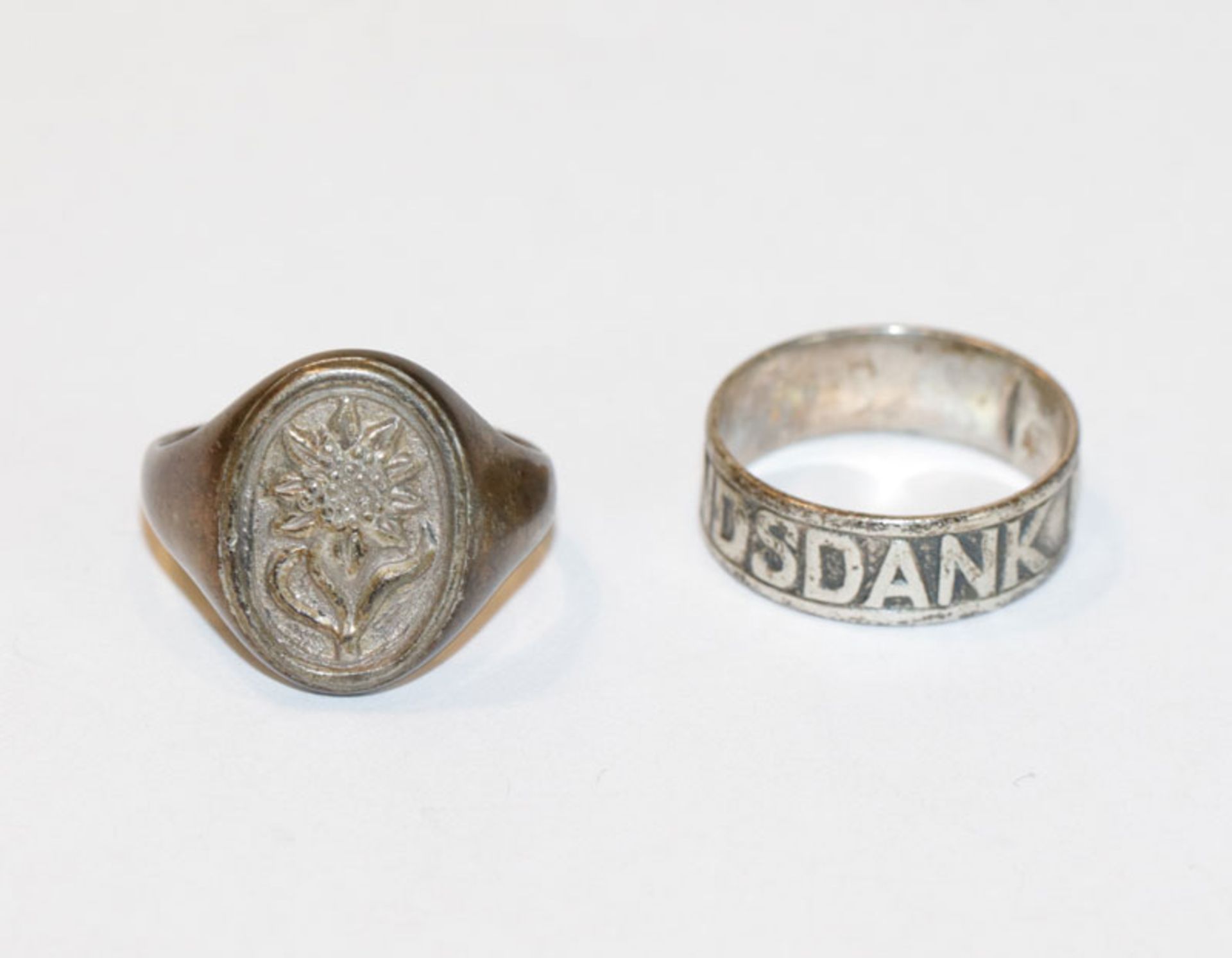 Silber Ring, graviert 'Vaterlandsdank 1914', Gr. 54, und Silber Ring mit Wappendekor der Gebirgs