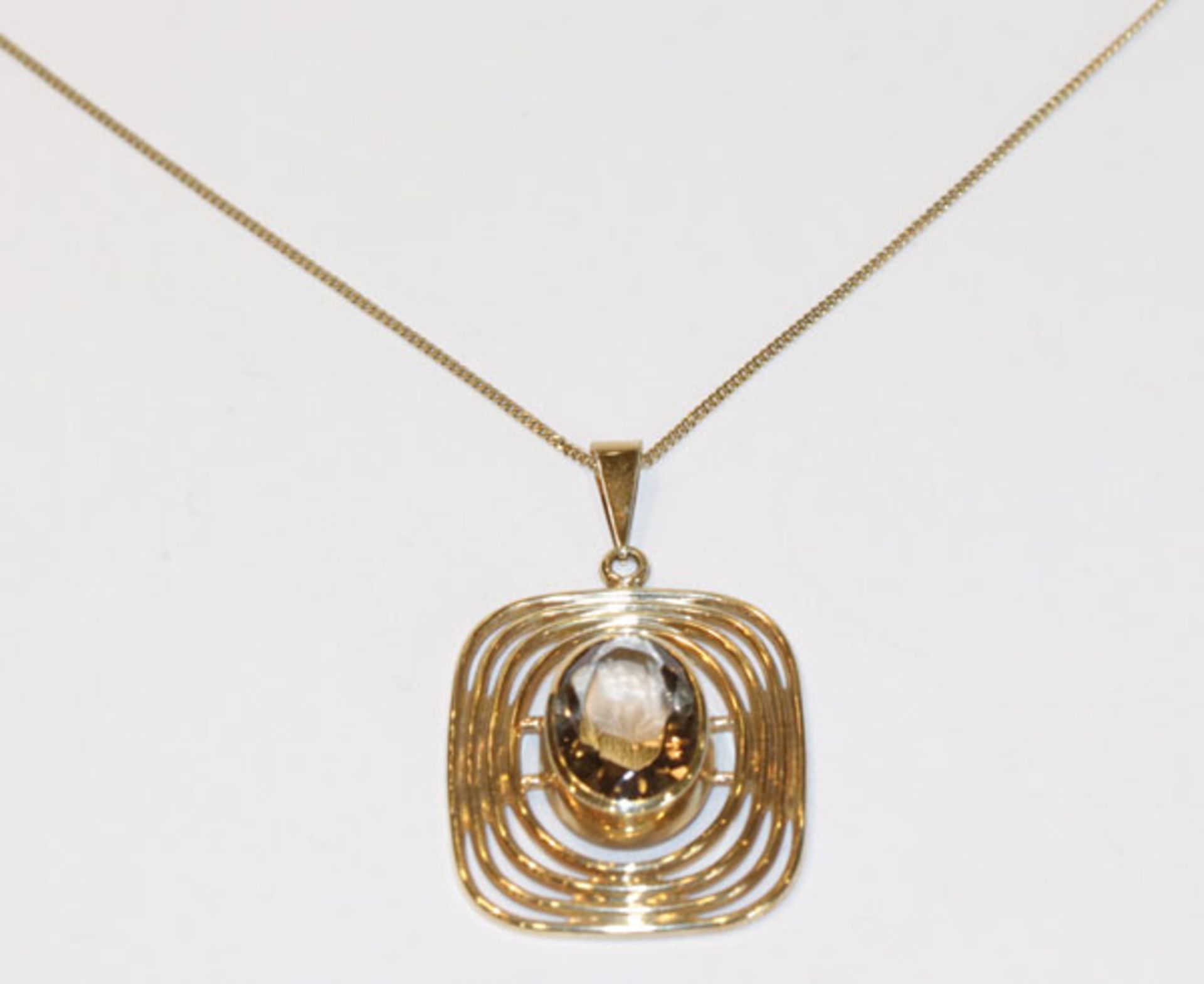 14 k Gelbgold Anhänger mit Rauchtopas, L 4 cm, an Kette, L 48 cm, 5 gr.