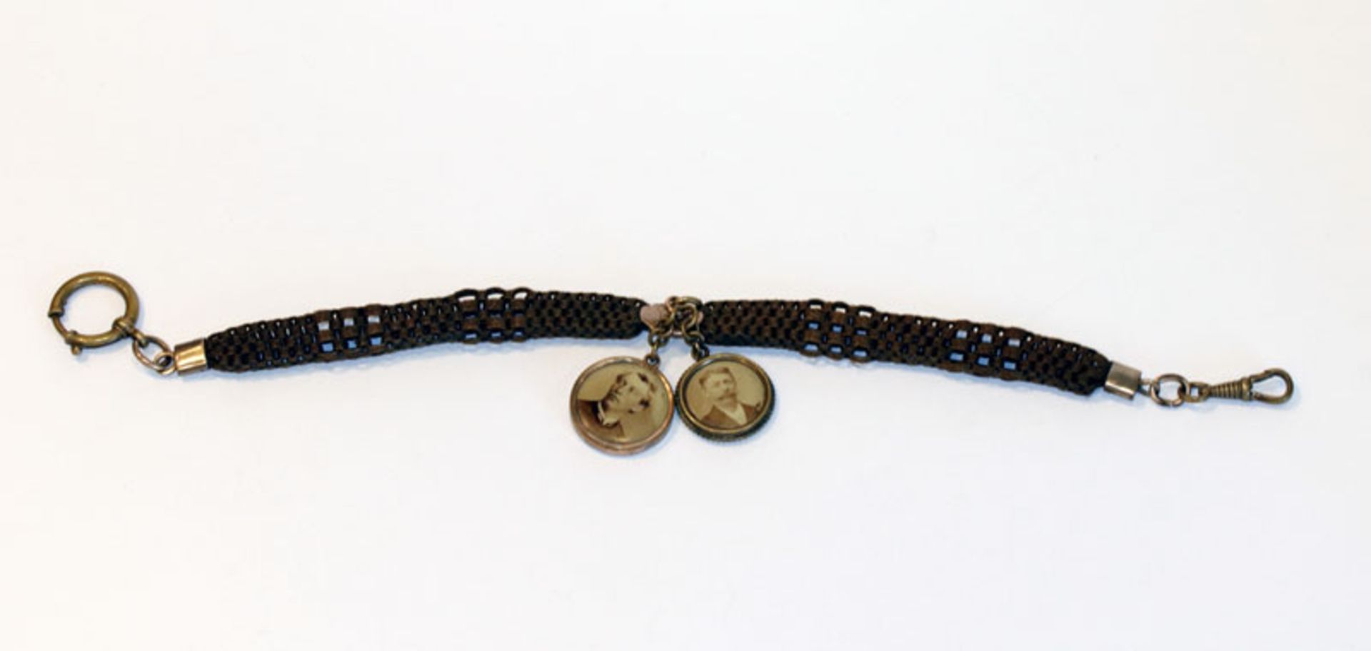 Haar Uhrenkette, geflochten, datiert 1834, mit 2 Fotoanhänger, L 28 cm, Altersspuren