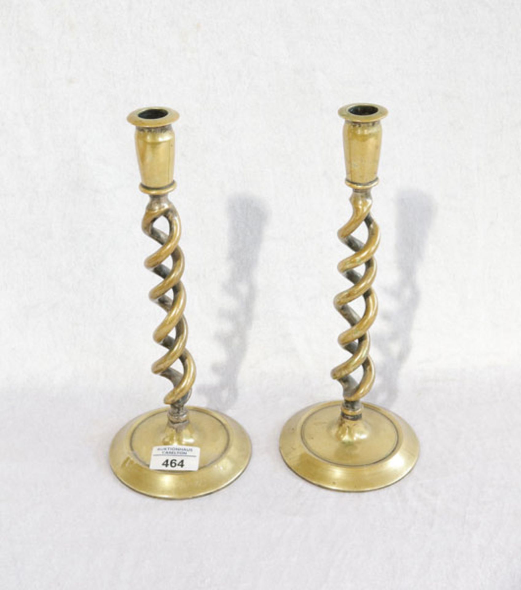 Paar Barley Twist Messing Kerzenleuchter, England um 1900, H 29 cm, D 12 cm, Gebrauchsspuren