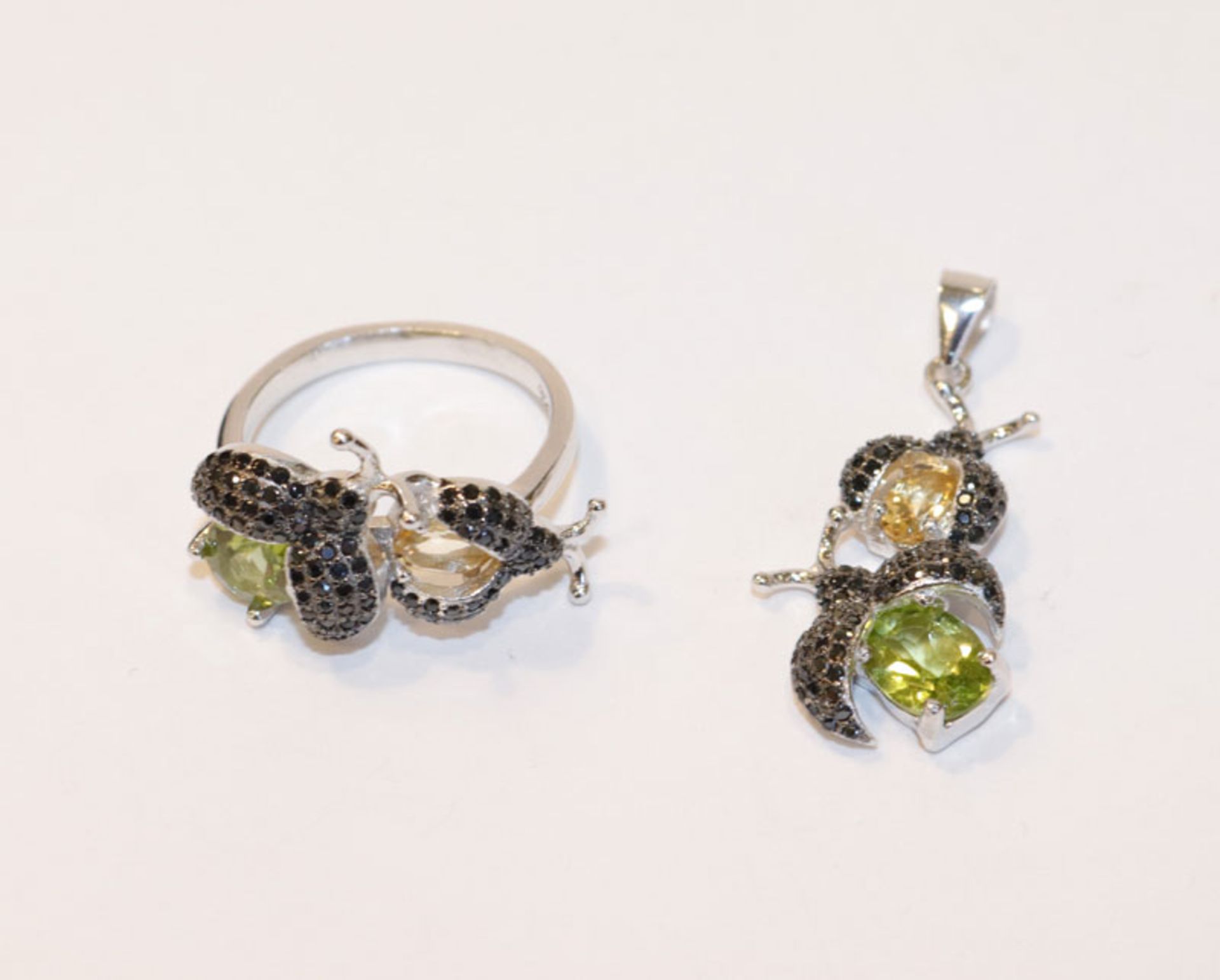 Silber Schmuckset: Ring, Gr. 54, und Anhänger, L 3 cm, beide in Form von 2 Käfern, besetzt mit