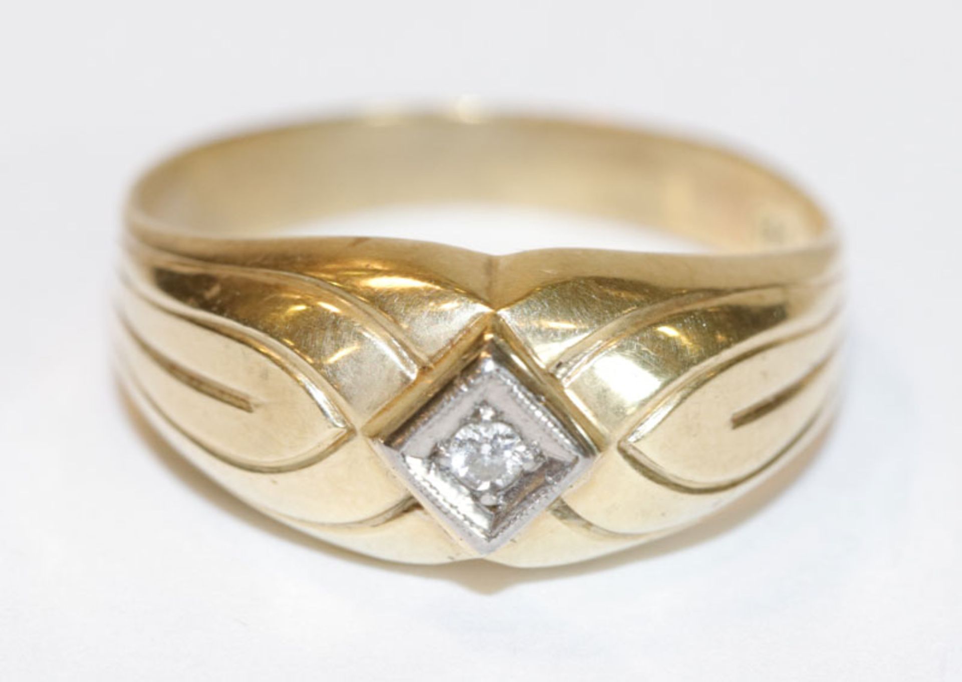 14 k Gelbgold Ring mit in Weißgold gefaßten Diamant, Gr. 64, 3,4 gr., Tragespuren