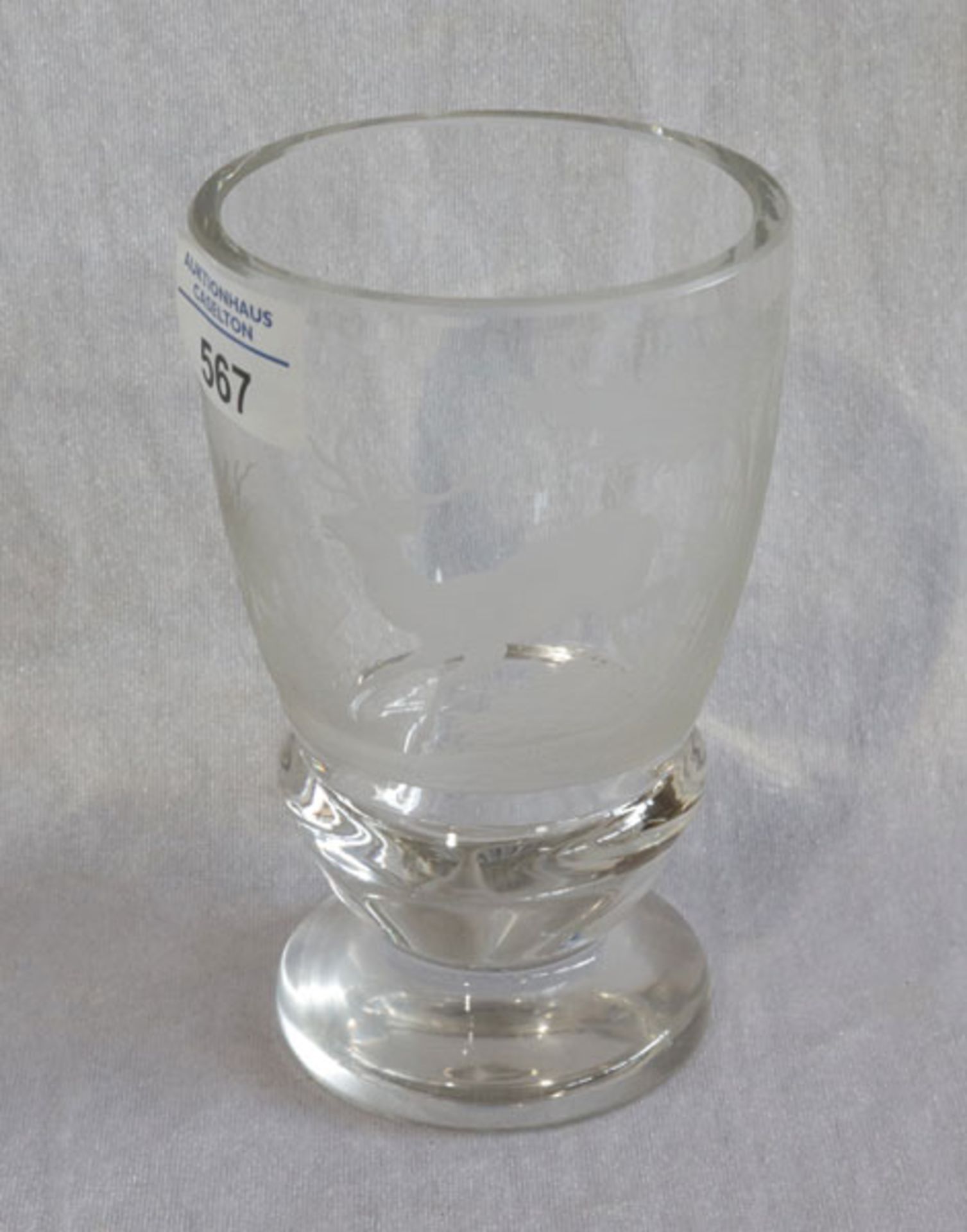 Pokalglas mit graviertem Jagddekor, H 15 cm, D 9 cm, leichte Gebrauchsspuren