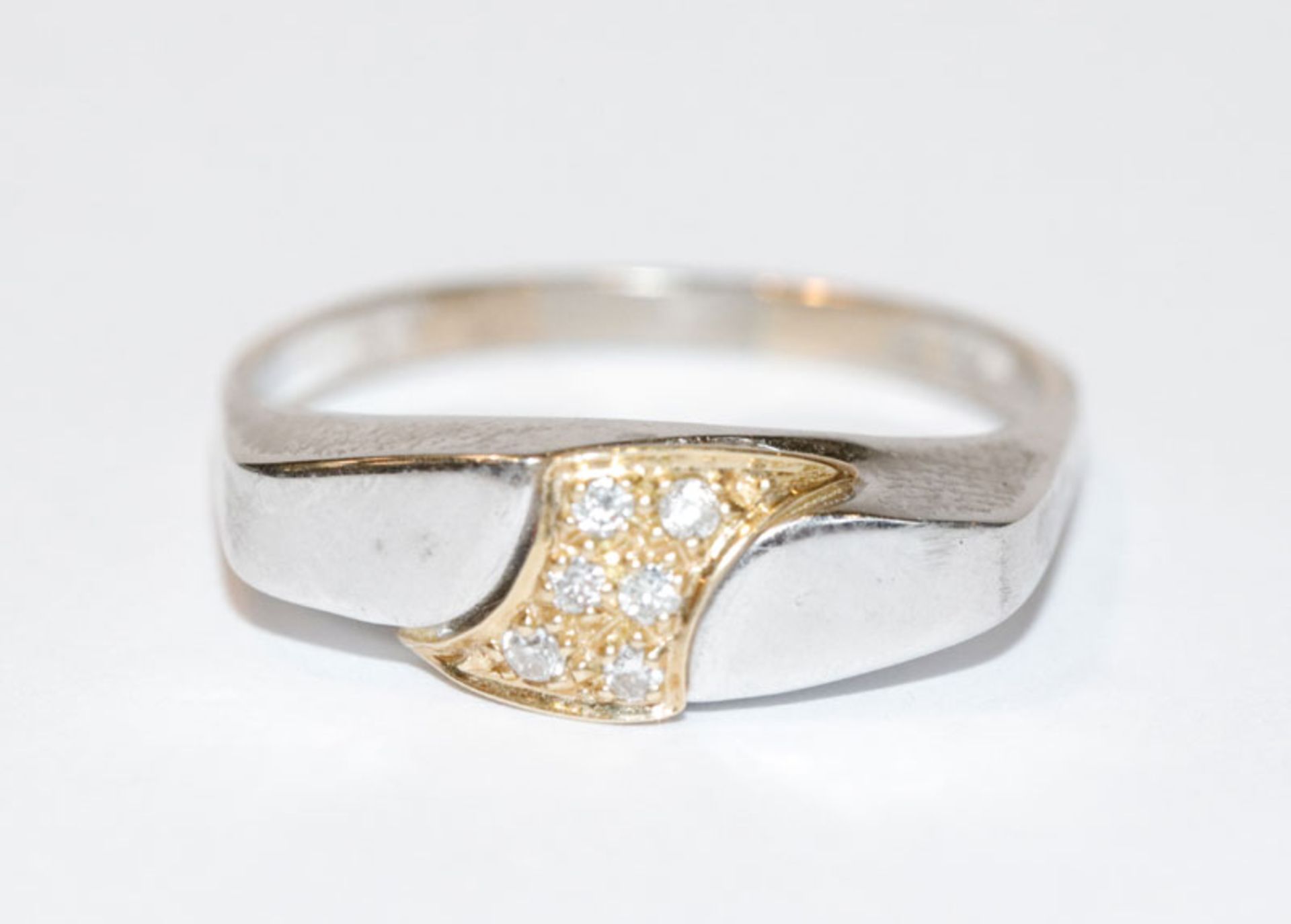 18 k Weißgold Ring mit 6 in Gelbgold gefaßten Diamanten, 4,1 gr., Gr. 59