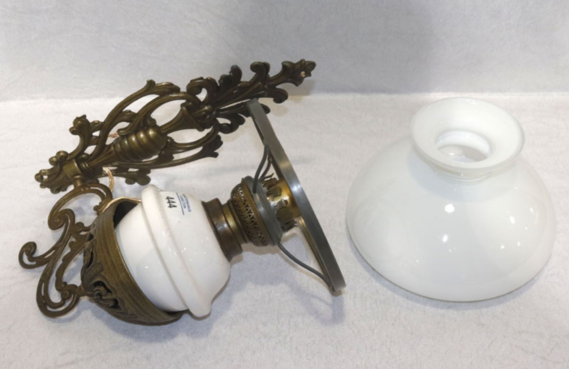 Wandlampe im Stil einer Petroleumlampe, Metall/Glas, H 43 cm, T 25 cm