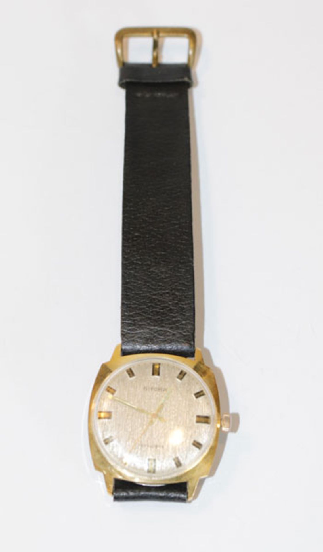 Bifora Herren Armbanduhr, um 1960/70, mechanisches Werk, intakt, an schwarzem Armband, Tragespuren