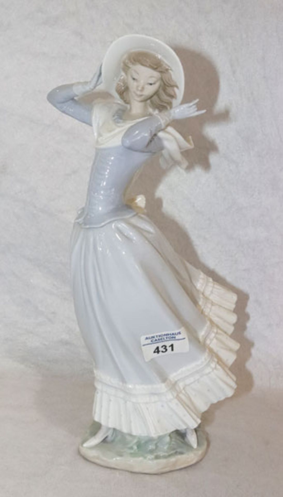 Lladro Figuenskulptur 'Mädchen mit Hut', H 35 cm, B 15 cm, T 17 cm, gut erhalten