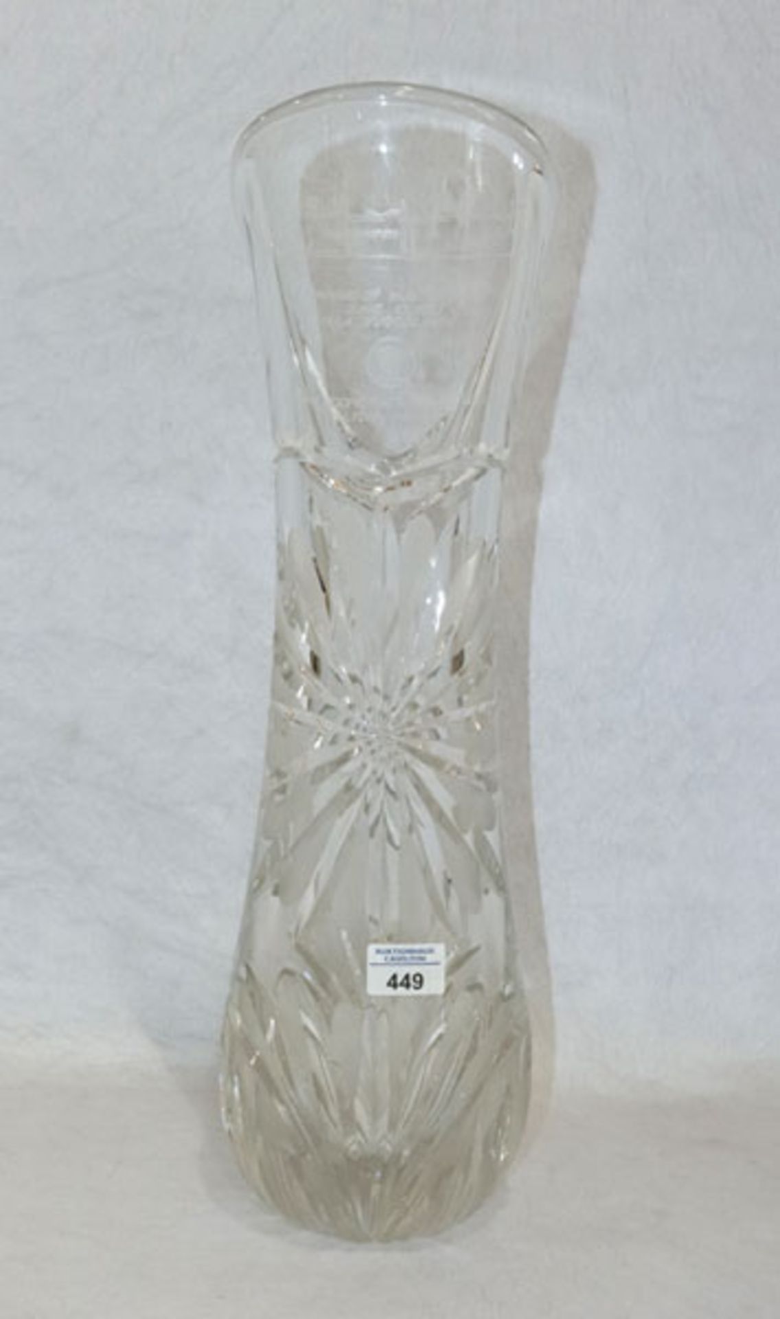 Schwere Kristallglas-Vase mit Schliffdekor, mit Gravur 'VAG Transport m/s Kassel', und datiert 1987,