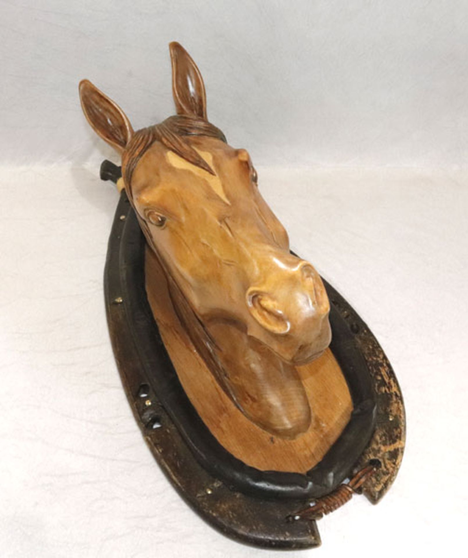 Holz Skulptur 'Pferdekopf in Kummet montiert', schöne Handarbeit, H 80 cm, B 42 cm, T 40 cm,