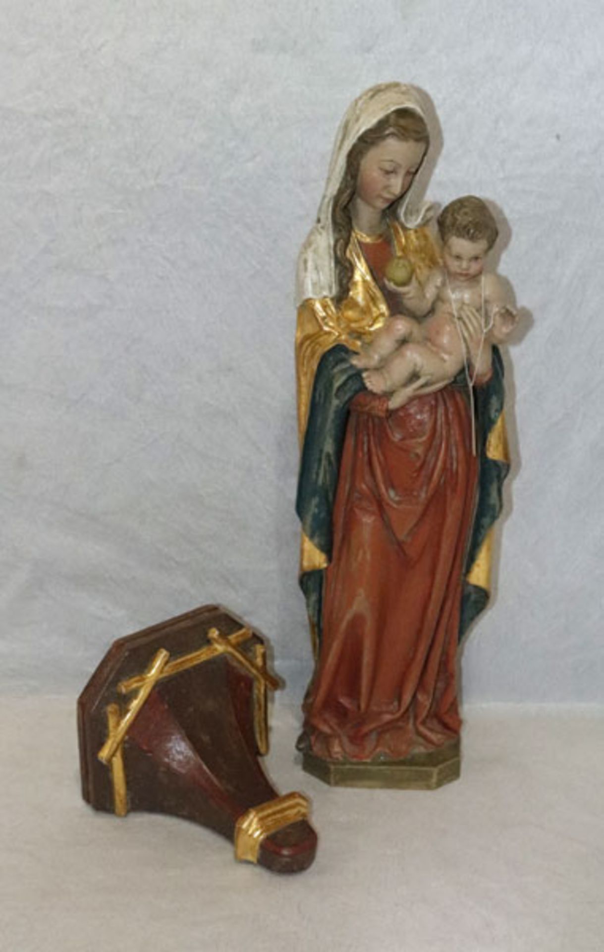 Holz Figurenskulptur 'Maria mit Kind', farbig gefaßt, rückseitig signiert D. Neu, H 51 cm, B 13