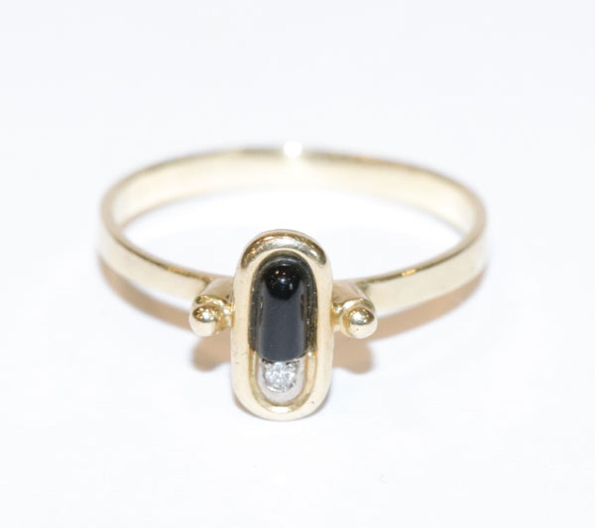 18 k Gelbgold Ring mit in Weißgold gefaßten Diamant, Onyx, 3,7 gr., Gr. 63