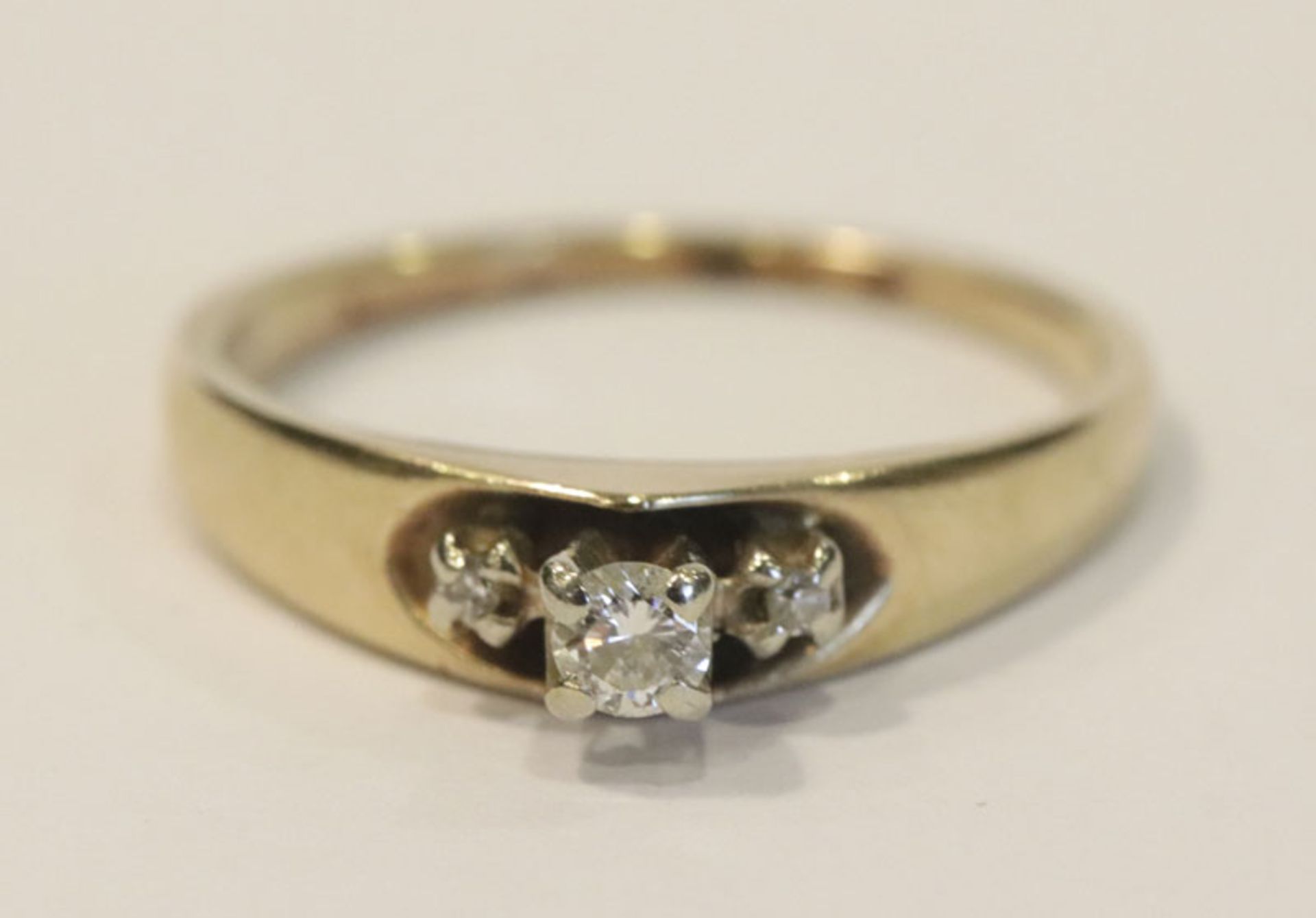 14 k Gelbgold Ring mit 3 Diamanten, 3,7 gr., Gr. 59