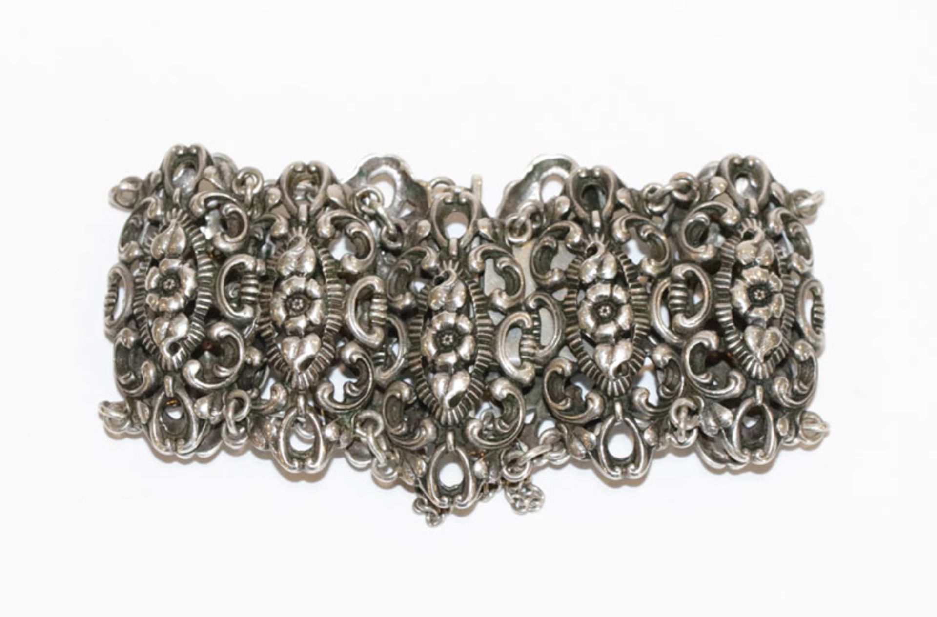 Trachten-Armband mit reliefiertem Floraldekor, 835 Silber, 41 gr., L 17 cm