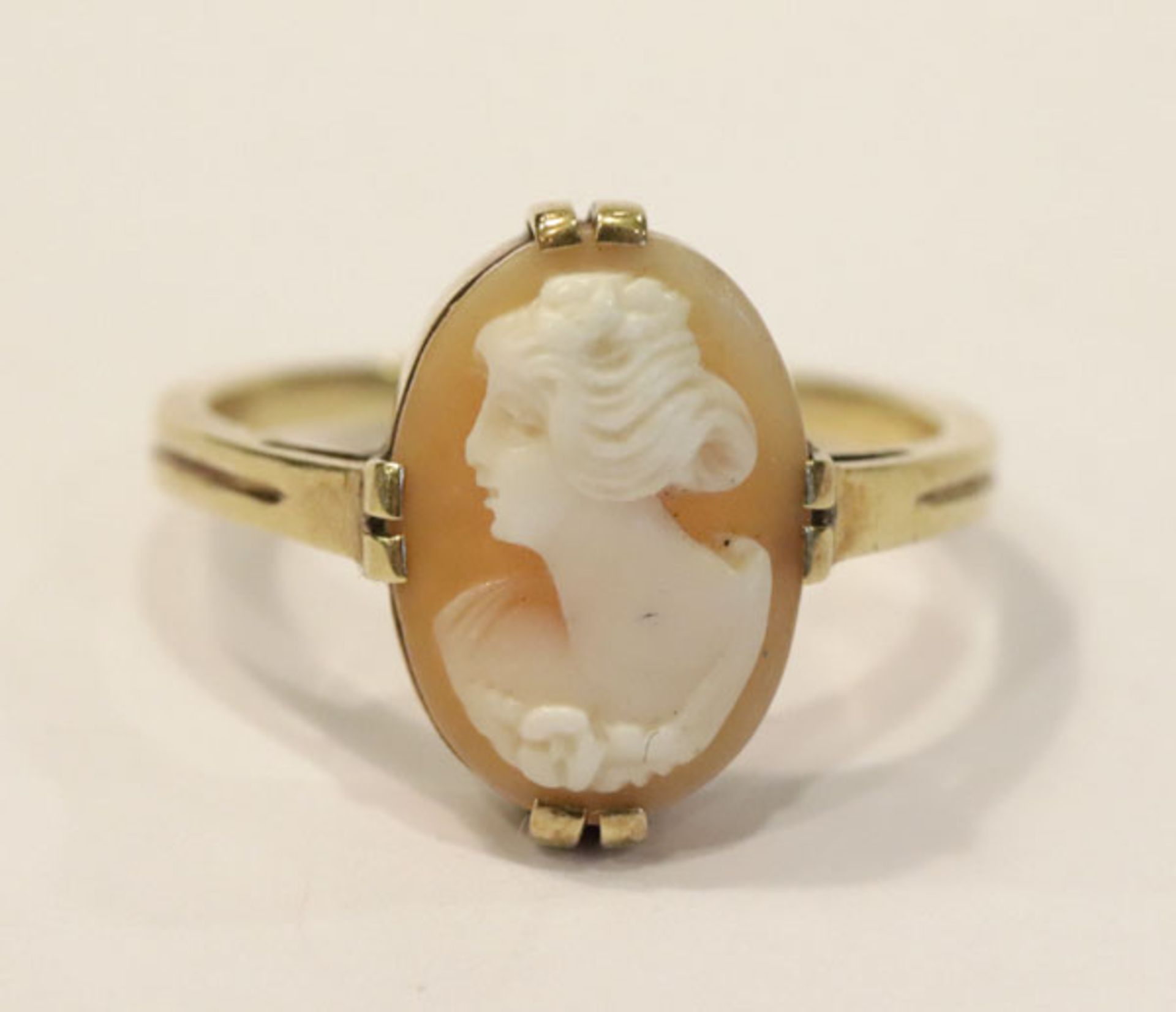 14 k Gelbgold Ring mit Muschelgemme, Damenbildnis, 3,1 gr., Gr. 55