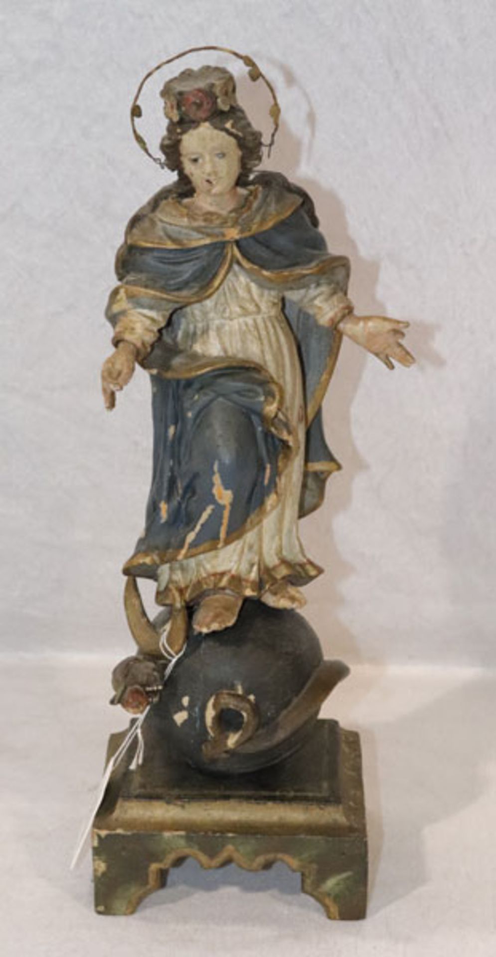 Holz Figurenskulptur 'Maria Immaculata', beschädigt und Farbablösungen, auf Sockel, H36 cm, B 12