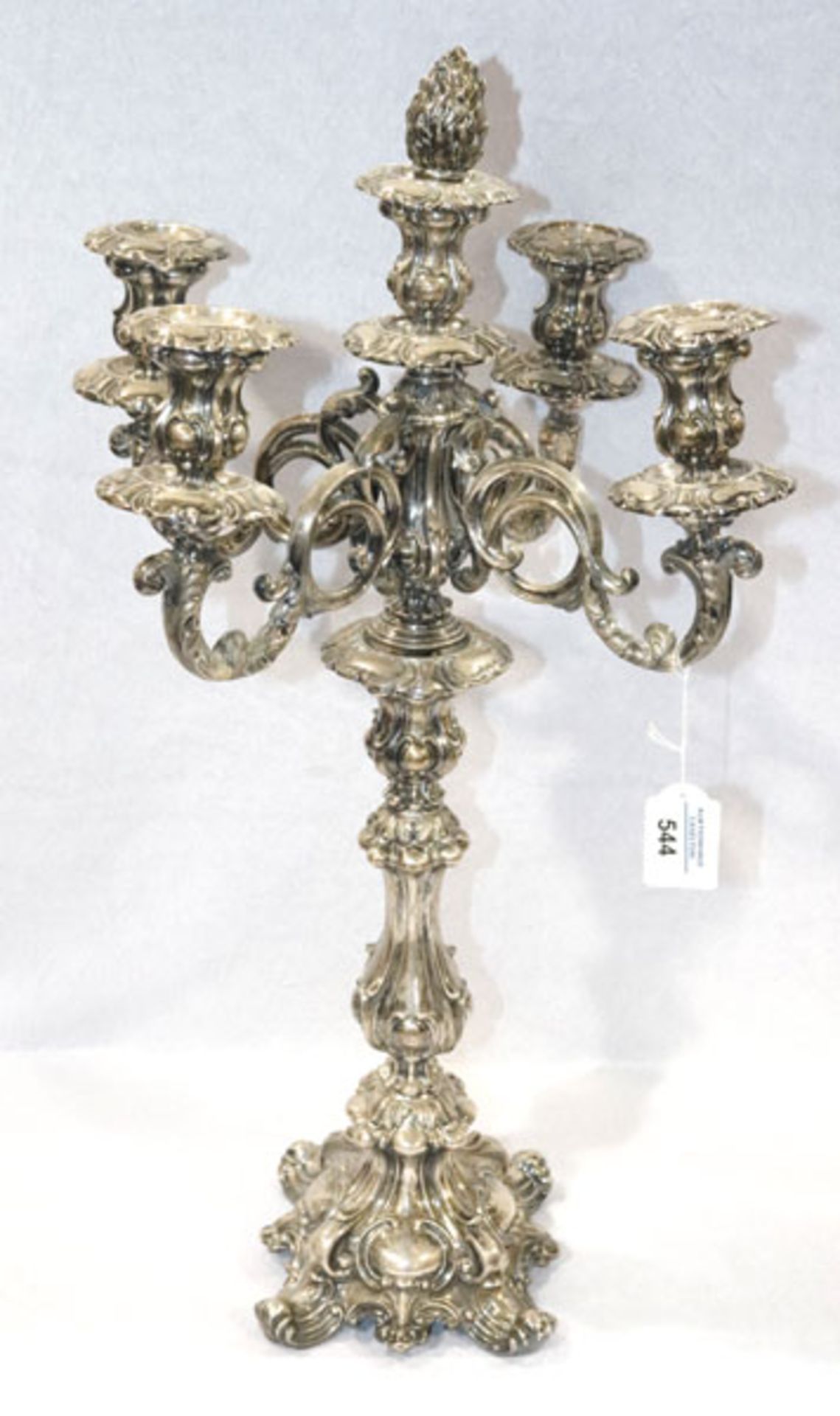 Dekorativer Silber Kerzenleuchter, 13 Lot Silber, 19. Jahrhundert, 5-armig, 1679 gr., H 60 cm, D 35