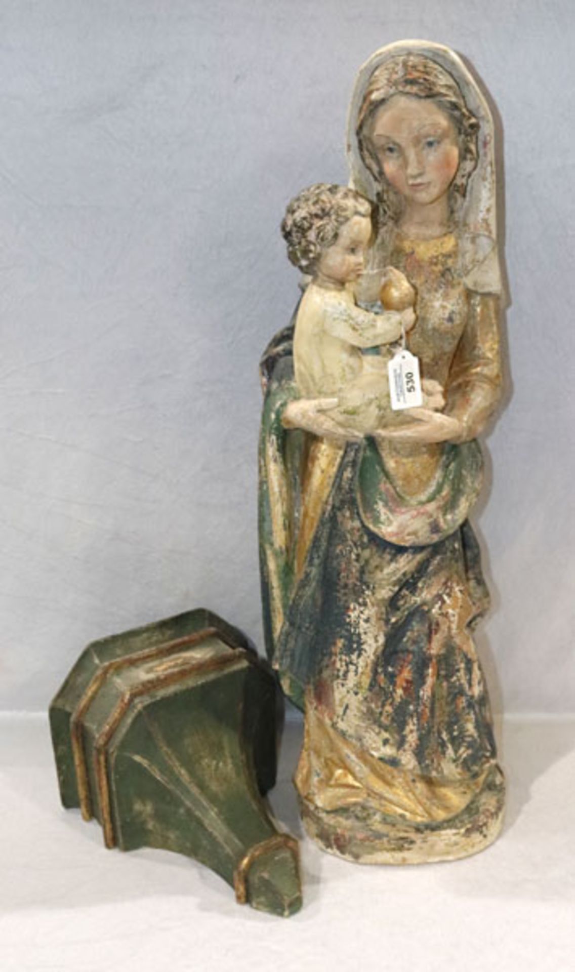 Holz Figurenskulptur 'Maria mit Kind', 19. Jahrhundert, farbig gefaßt, Fassung sehr beschädigt, H