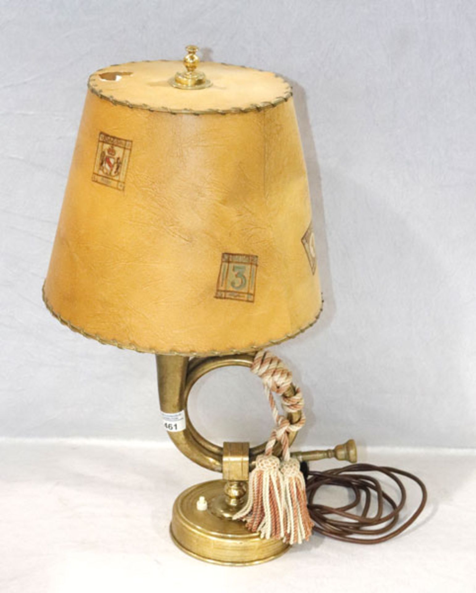 Tischlampe, Posthorn-Lampenfuß mit beigen Schirm, beschädigt, H 58 cm, D 36 cm, Funktion nicht