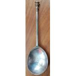 A 17thC silver seal top spoon, 6.5".