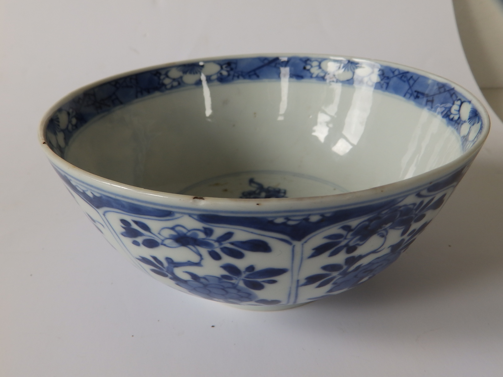 A small antique Chinese blue & white porcelain bowl, decorated with flowering foliage in lappet - Image 4 of 4