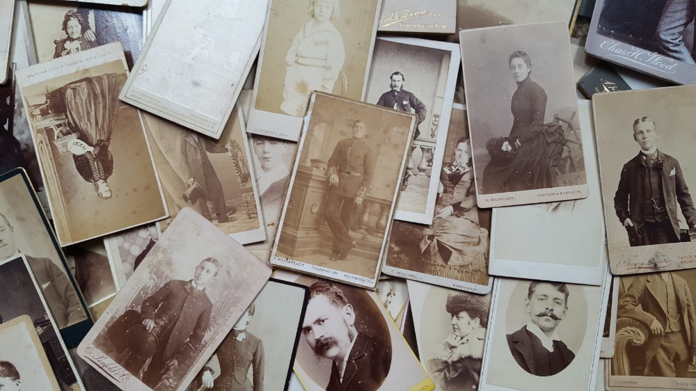 A collection of 51 cabinet cards and 49 cartes de visite. - Image 3 of 5