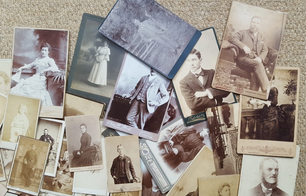 A collection of 51 cabinet cards and 49 cartes de visite. - Image 5 of 5