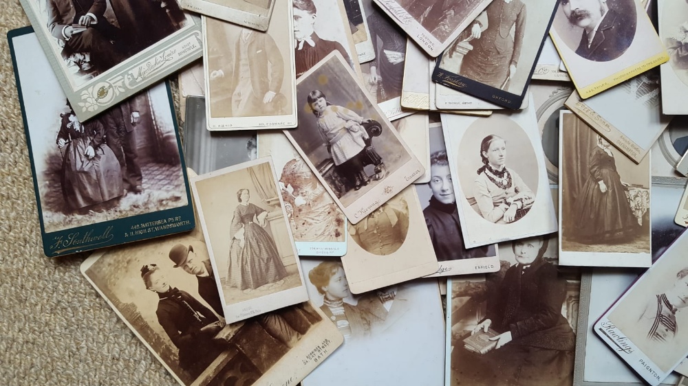 A collection of 51 cabinet cards and 49 cartes de visite. - Image 4 of 5