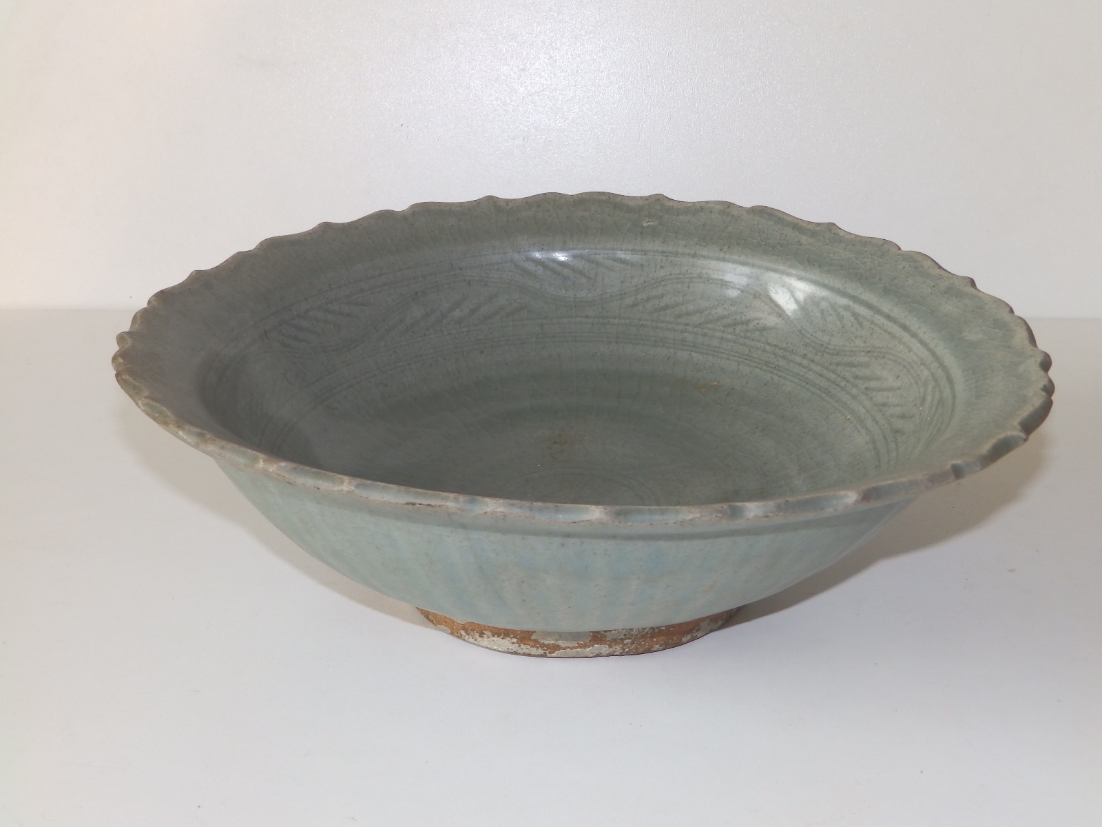 A 15thC Thai celadon glazed stoneware bowl, having lotus leaf moulded rim, a band of incised - Image 5 of 5