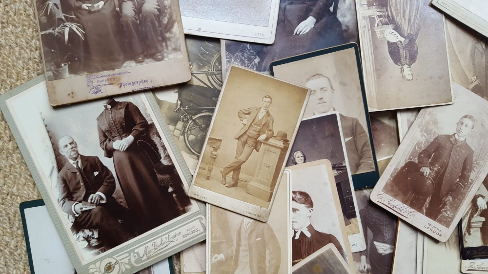 A collection of 51 cabinet cards and 49 cartes de visite. - Image 2 of 5