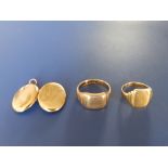 An 18ct gold signet ring, a 9ct signet ring and a locket. (3)
